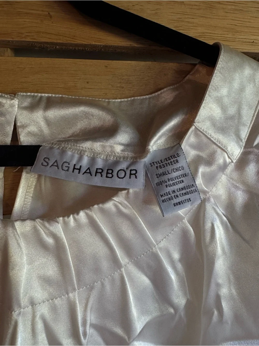 Vintage Silky Sag Harbor Satin Scoop-Neck Top in Cream - Picture 3 of 6